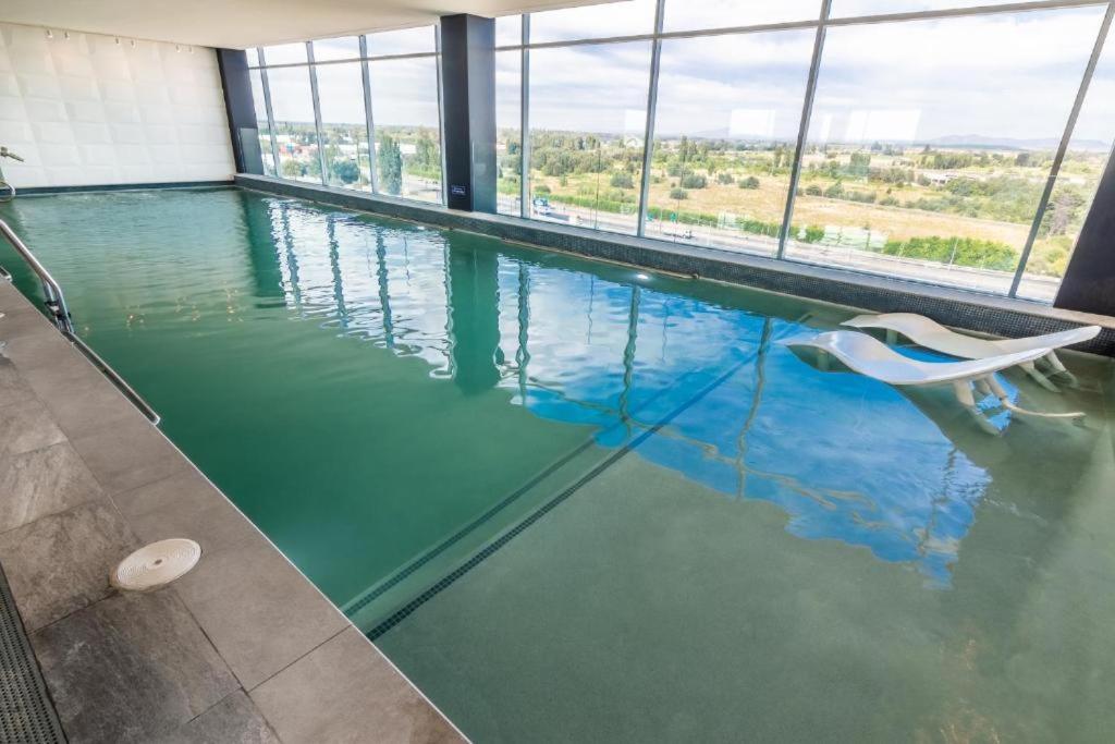 Mds Hotel Чильян Экстерьер фото The pool at the 10th floor
