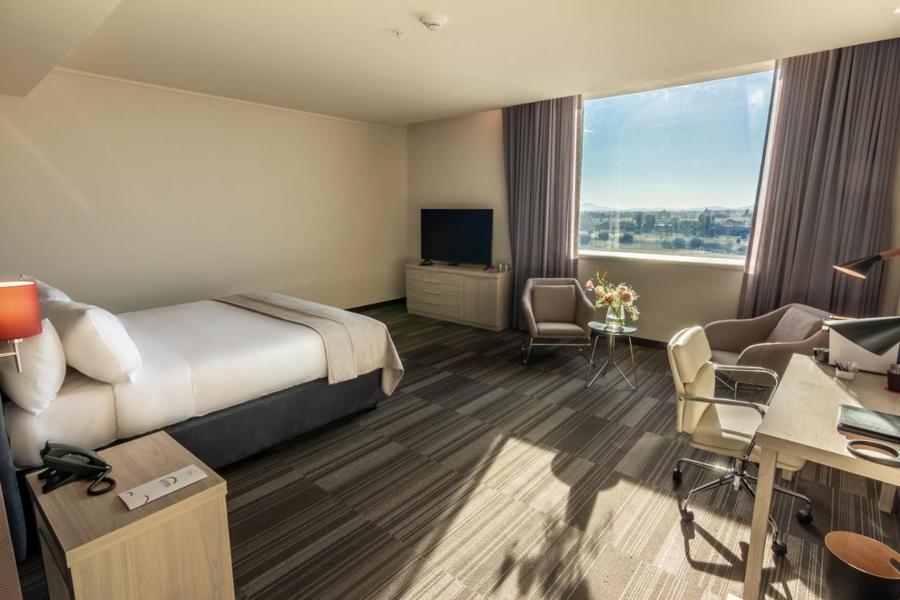 Mds Hotel Чильян Экстерьер фото A guest room at the Hilton San Diego Bayfront