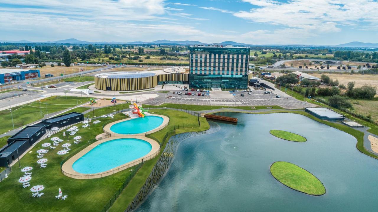 Mds Hotel Чильян Экстерьер фото The hotel and the swimming pool