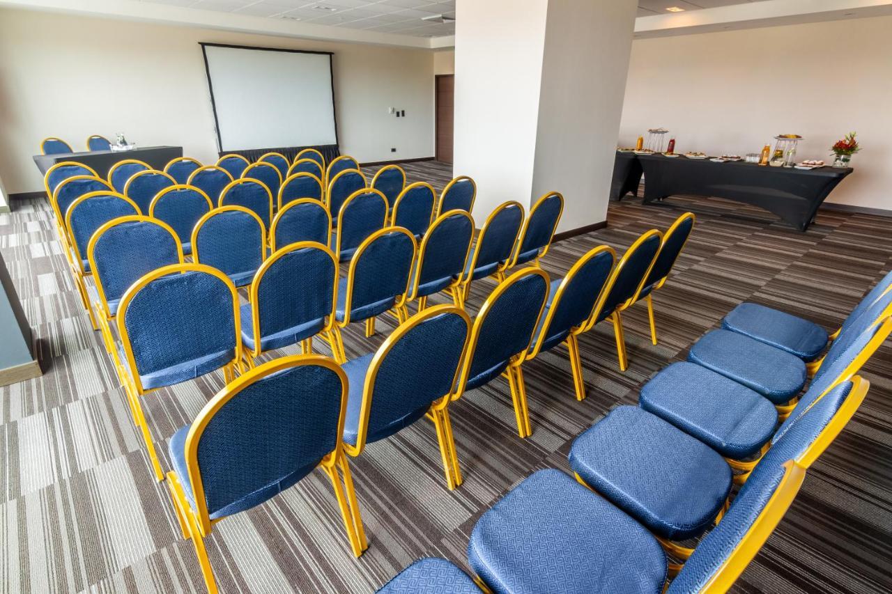Mds Hotel Чильян Экстерьер фото Banquet hall